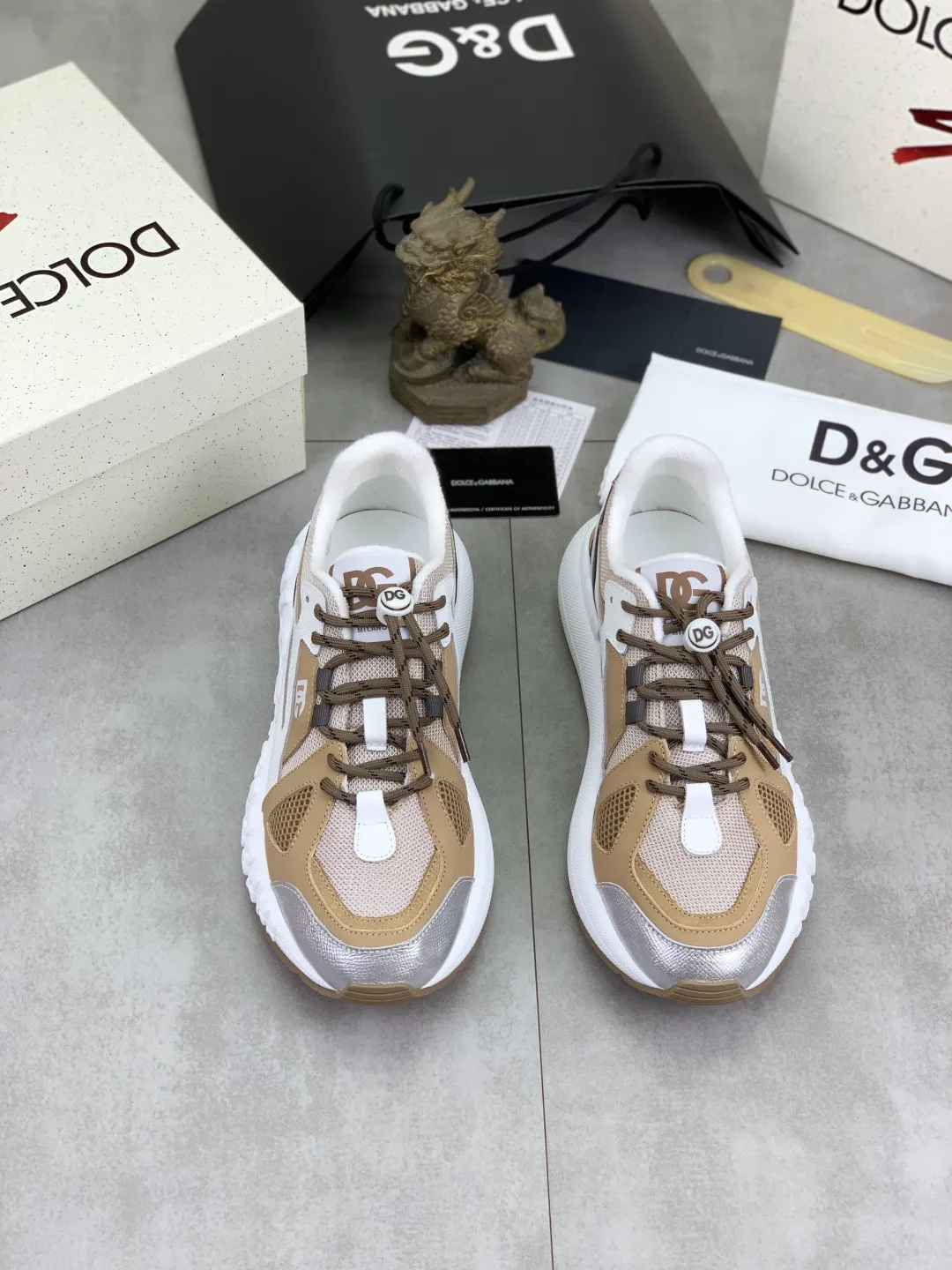 Men's men's shoes 💰P580💰[New model] Couple 🧑‍🤝‍🧑 style Top original order quality Synchronized with "DOLCE&GABBANA [Dolce & Gabbana] ~ High quality." Effect Low-top casual DG men's shoes, loved by many celebrities, using high-end imported top-layer calfskin splicing design + cowhide feet, simple and elegant, perfectly interpreting the latest inspiration of shoes, integrating classics and fashion. Luxurious dreams, dominating fashion Suitable for drivers, light and comfortable to drive, light and breathable for outdoor travel, high-end quality, trustworthy, 6️⃣colors🉑️ to choose from! Code number: 35-46